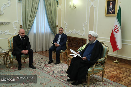 تقدیم استوارنامه سفرای جدید به رییس جمهور