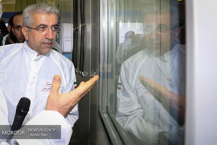 بازدید وزرای نیرو و ارتباطات از پژوهشگاه فضایی ایران