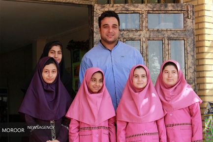 تجهیز کتابخانه مدرسه زینبیه با همراهی احسان حدادی