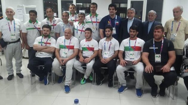 صالحی امیری پاداش مدال آوران کشتی آزاد را اهدا کرد