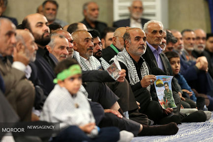 دیدار جمعی از خانواده‌های شهدای مرزبانی و مدافع حرم با مقام معظم رهبری