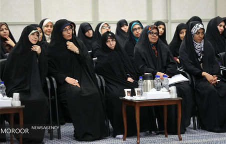 دیدار جمعی از شاعران و اهالی فرهنگ و ادب با مقام معظم رهبری