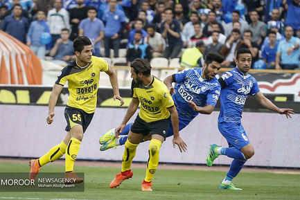 دیدار تیم های استقلال تهران و سپاهان اصفهان
