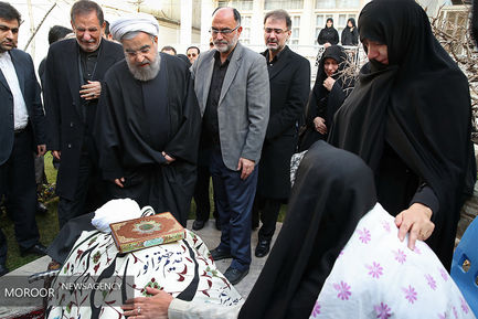 مراسم وداع با پیکر آیت الله هاشمی رفسنجانی در حسینیه جماران با حضور رییس جمهور