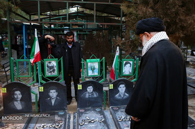 رهبر انقلاب، یاد بنیانگذار و شهدای انقلاب را گرامی داشتند