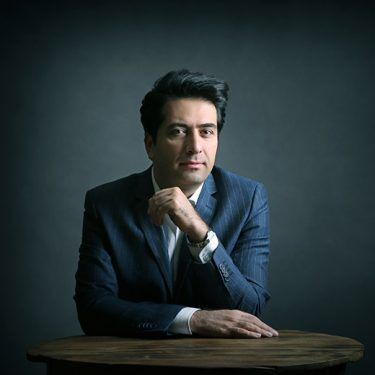 محمد معتمدی شایعه اقامت در اروپا را تکذیب کرد