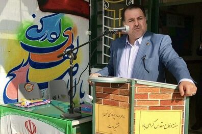 کارآفرینی در مدارس دانش آموزان را به محیط و کسب و کار عادت می‌دهد