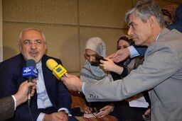 ظریف: تمدید تحریم ها باعث بی اعتباری آمریکا در سطح بین المللی می شود