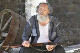 اکران فیلم سینمایی «مراسم تدفین کلاغ‌ها» در سینماهای هنر و تجربه
