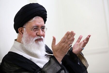 نماز ظهر عاشورا به امامت آیت‌الله علم‌الهدی 