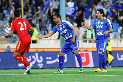 پرسپولیس در جاده قهرمانی/ ذوب آهن احیا شده/ منصوریان در برزخ نیم فصل/پیکان سواری جلالی در جاده آسیا