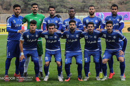 دیدار تیم های فوتبال نفت تهران و استقلال خوزستان