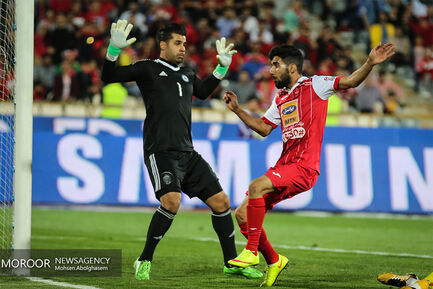 دیدار تیم های فوتبال پرسپولیس و پارس جنوبی جم