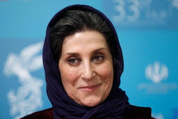 حضور فاطمه معتمد آریا در فیلم سینمایی مجبوریم