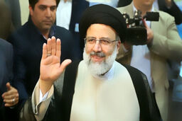 رئیسی رأی خود را به صندوق انداخت