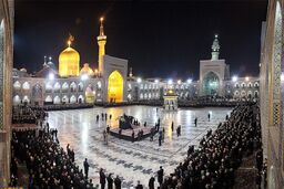پذیرایی دانش آموزان مدارس امام رضا(ع) از زائران پیاده در ایستگاه «میقات الرضا(ع)»