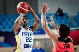 پیروزی صدرنشین برابر دانشگاهی‌های بسکتبال