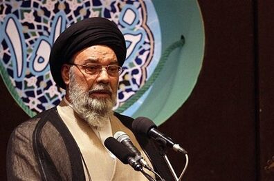 آیت‌الله طباطبائی‌نژاد رای خود را به صندوق انداخت‌