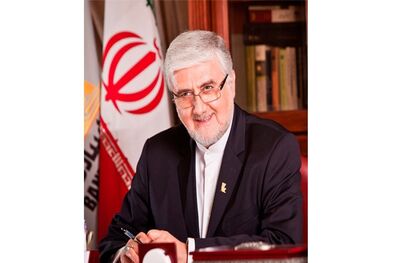 اعطای نشان عالی مدیر سال1396 به مدیرعامل بانک پاسارگاد