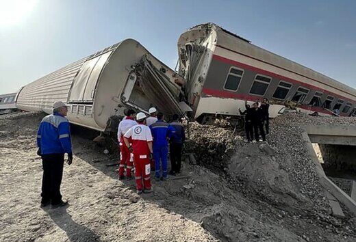 تحویل اجساد ۱۴ جانباخته حادثه قطار مشهد - یزد به خانواده هایشان