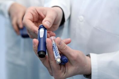 راه اندازی اولین خط تولید انسولین قلمی در کشور با حضور وزیر بهداشت 