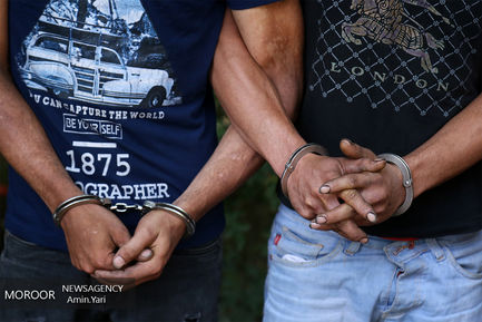 دستگیری دوقلوهای جاعل سند نمره کار خودرو و موتورسیکلت