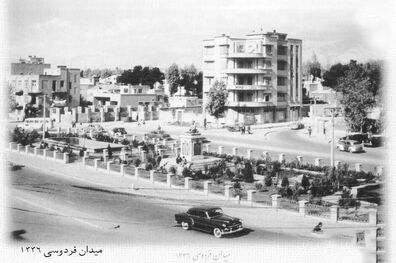 تصویری ناب از یک میدان قدیمی تهران
