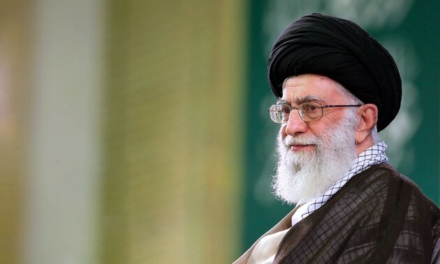 حضور حضرت آیت‌الله خامنه‌ای در آستانه دهه فجر در مرقد مطهر بنیانگذار انقلاب اسلامی