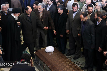 اقامه نماز بر پیکر آیت الله هاشمی رفسنجانی توسط مقام معظم رهبری