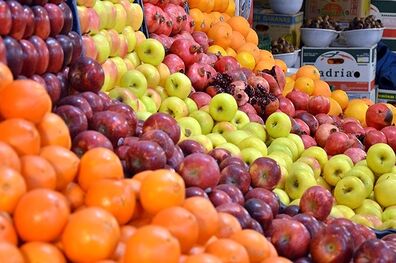 توزیع سیب و پرتقال شب عید در میادین میوه و تره بار با زیر قیمت ۱۳ هزار تومان