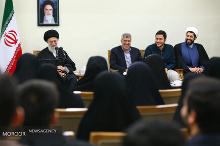 دیدار نخبگان و دانشجویان بسیجی مدال‌آور دانشگاه صنعتی شریف با مقام معظم رهبری