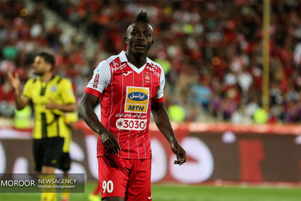دیدار تیم های فوتبال پرسپولیس و پارس جنوبی جم