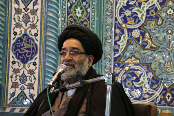 برای دفاع از عملکرد دولت، گذشته پر افتخار نظام را زیر سوال نبرید