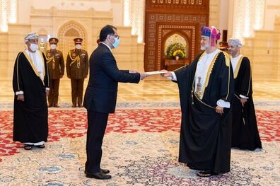 تقدیم استوارنامه سفیر ایران در عمان به سلطان هیثم