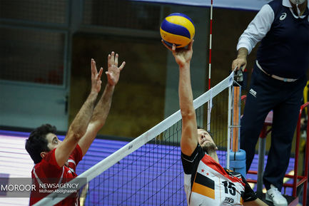 دیدار تیم های والیبال بانک سرمایه و شهرداری تبریز