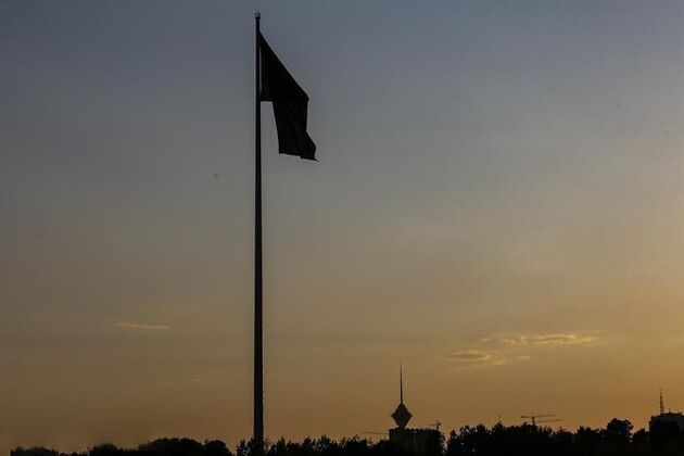 پرچم یا حسین (ع) بر فراز شهر تهران به اهتزاز درآمد