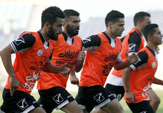 برانکو بعد از تشکر از شاگردانش نفس آنها را گرفت