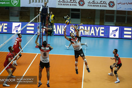 دیدار تیم های والیبال بانک سرمایه و شهرداری تبریز