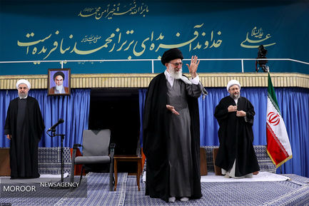 دیدار مقام معظم رهبری و جمعی از مسئولان نظام با میهمانان کنفرانس وحدت اسلامی