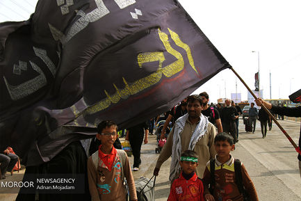 پیاده روی زائرین اربعین حسینی در مرزهای شلمچه و چذابه