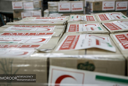 بارگیری کمک‌های جمعیت هلال‌احمر جهت ارسال به میانمار