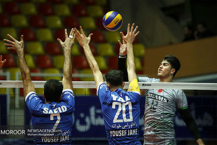 دیدار تیم های والیبال پیکان و شمس