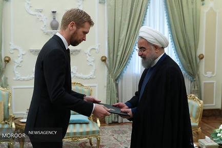 تقدیم استوارنامه سفرای جدید به رییس جمهور