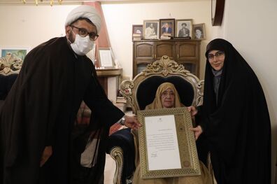 وزیر ارشاد از هنرمند ۸۷ ساله عرصه نگارگری تشکر کرد