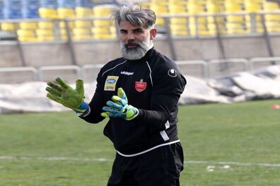 می خواهند پرسپولیس قهرمان نشود/ باید به احترام پرسپولیس بایستند و کلاه از سر بردارند