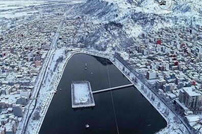 عکس/ نمای هوایی از لاهیجان برفی