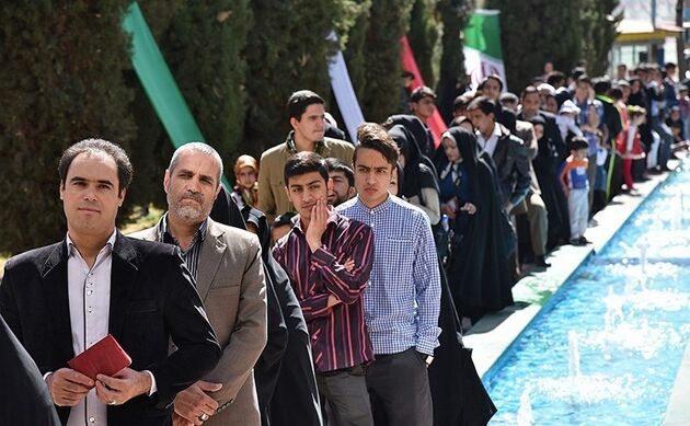 علی یونسی رای خود را به صندوق انداخت