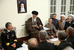 جمعی از فرماندهان نیروی دریایی ارتش با فرمانده معظم کل قوا دیدار کردند