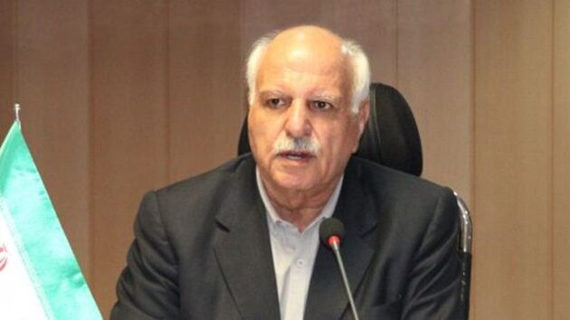 همراه با اصناف بانک‌ ها و سازمان‌ مالیاتی تعطیل شوند