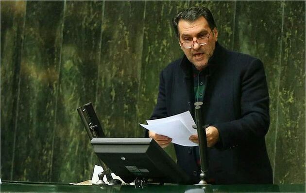 باید تقابل محکم و قوی مبتنی بر باورهای دینی و انقلابی با آمریکا داشت